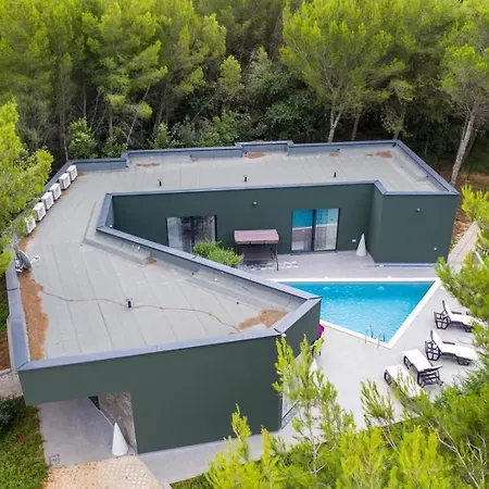 Mit Privatpool Fuer 10 Personen Ca 180 Qm In Medulin, Istrien Suedkueste Von Istrien