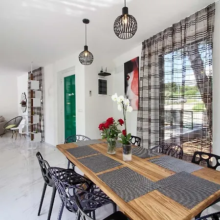 Holiday home Mit Privatpool Fuer 10 Personen Ca 180 Qm In Medulin, Istrien Suedkueste Von Istrien