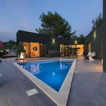 Holiday home Mit Privatpool Fuer 10 Personen Ca 180 Qm In Medulin, Istrien Suedkueste Von Istrien